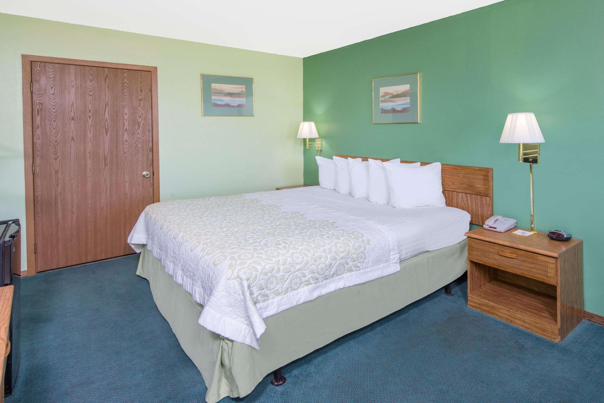 Days Inn By Wyndham Mountain Grove Bagian luar foto