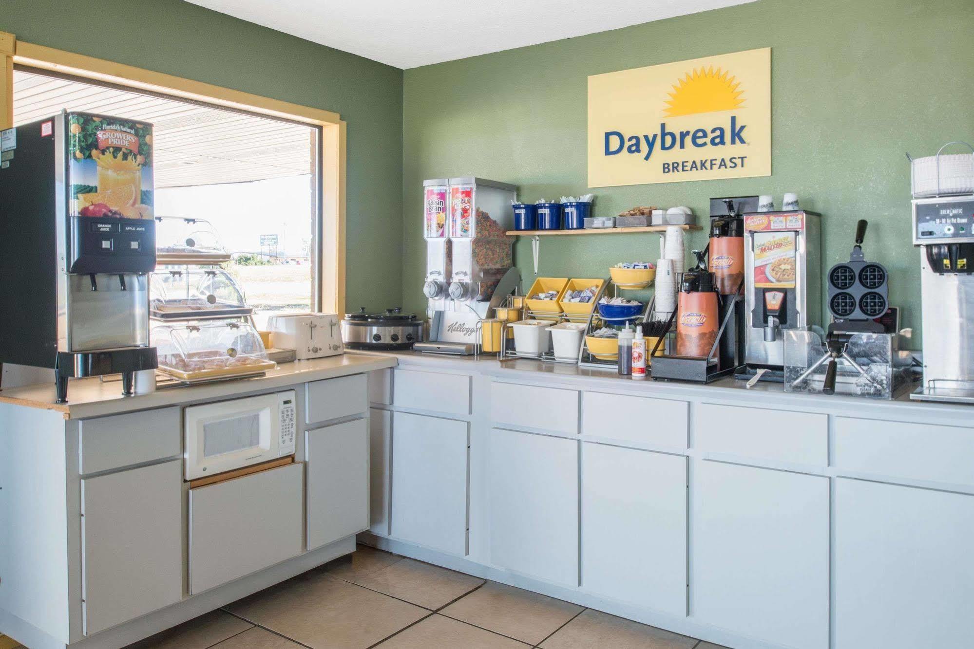 Days Inn By Wyndham Mountain Grove Bagian luar foto